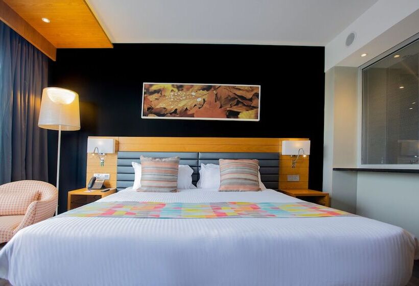 اتاق با نمای کوهستان کلاسیک, Ubumwe Grande