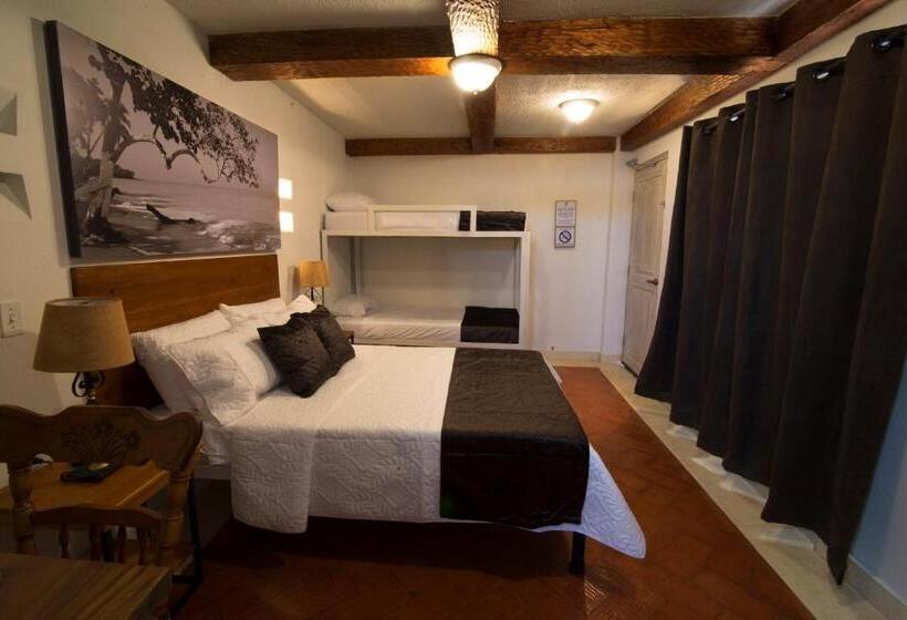 جناح عائلي, Life Is Good Cartagena Hostel