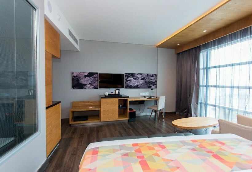 اتاق با نمای کوهستان کلاسیک, Ubumwe Grande