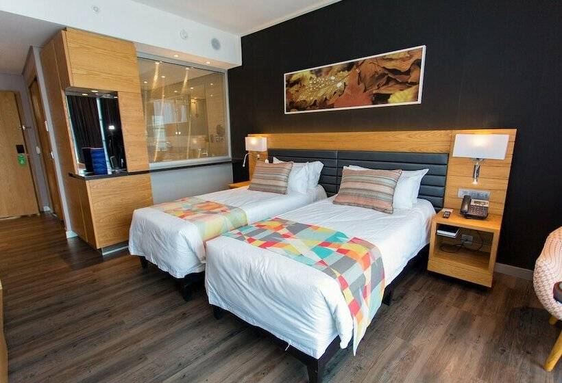 اتاق با نمای کوهستان کلاسیک, Ubumwe Grande