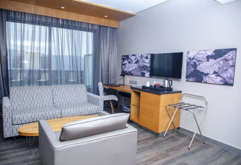 اتاق با نمای کوهستان کلاسیک, Ubumwe Grande