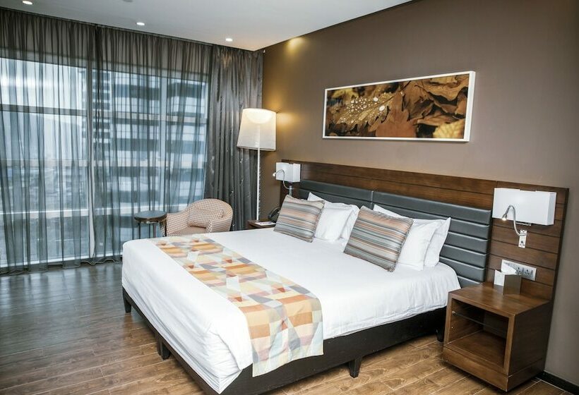 اتاق با نمای کوهستان کلاسیک, Ubumwe Grande