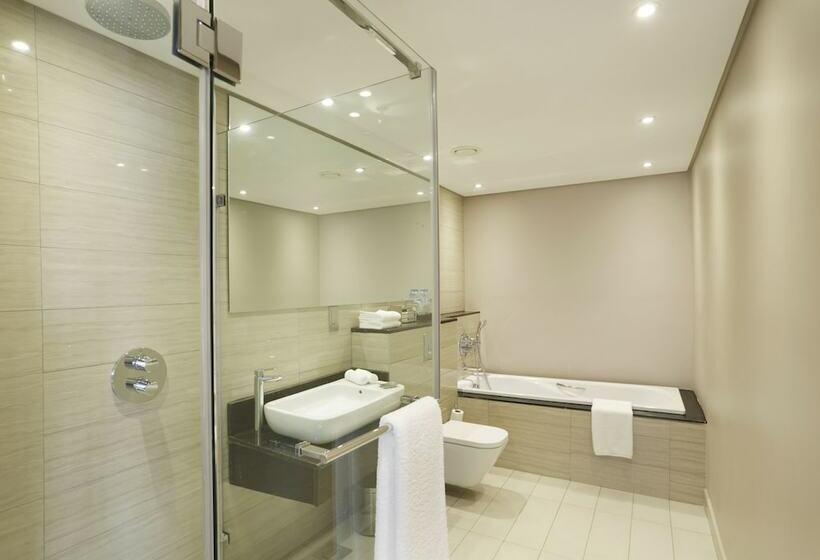 اتاق با نمای کوهستان کلاسیک, Ubumwe Grande