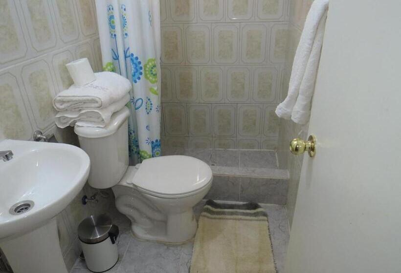 스탠다드 트리플 룸, Hostal Kirckir