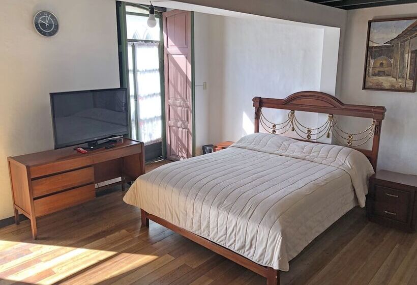 家庭间, Hostal Latina