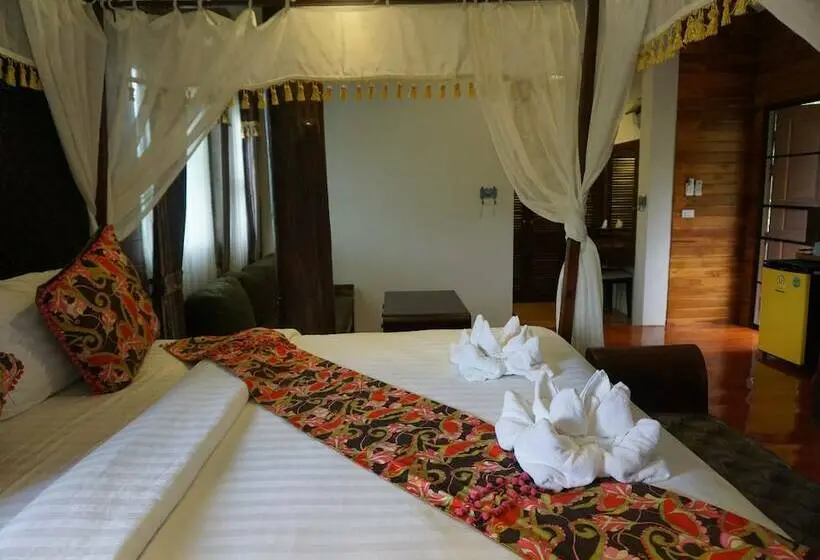 デラックスルーム, Buraphat Resort