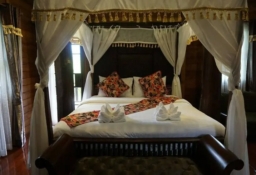 デラックスルーム, Buraphat Resort