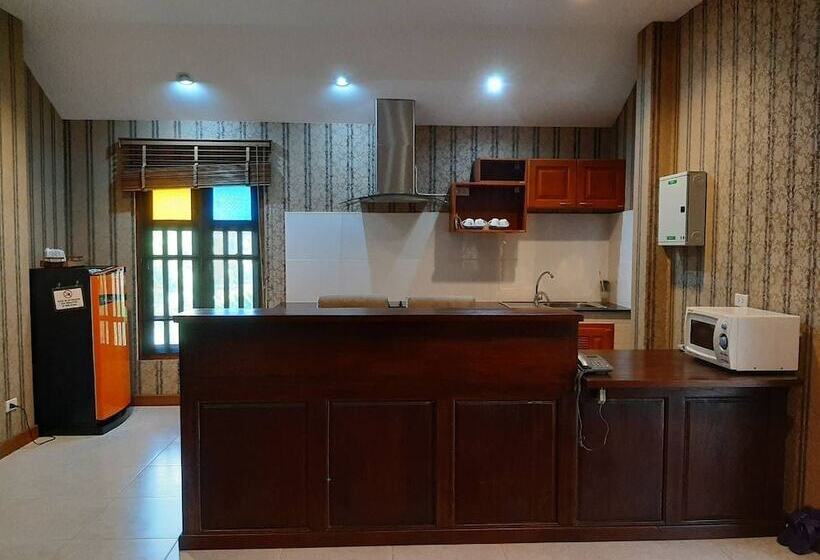 اتاق خانوادگی, Buraphat Resort