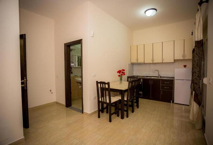 Chambre Triple Standard avec Balcon, Albania