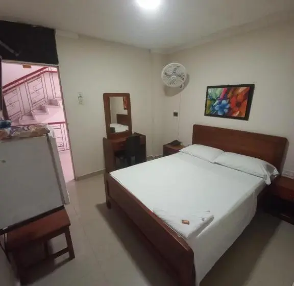 エコノミールーム, Granada Inn