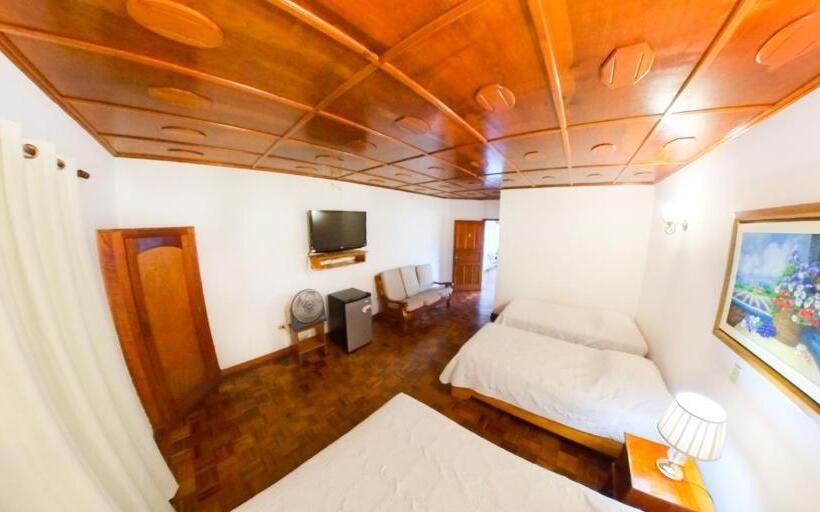 חדר סטנדרט לשלושה, Rebequet