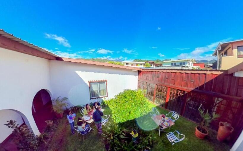 חדר סטנדרט לשלושה, Rebequet