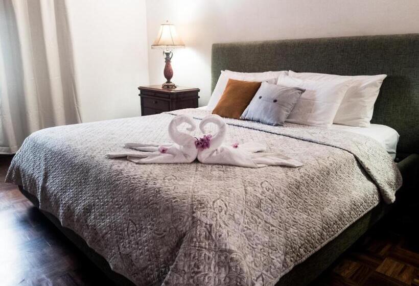 חדר דלוקס, Rebequet