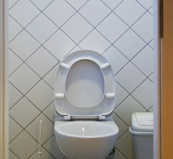 اتاق استاندارد با سرویس بهداشتی مشترک, A16 Hostel