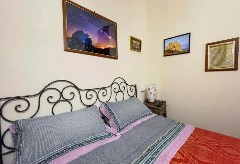 غرفة قياسية رباعية, Dolmen House