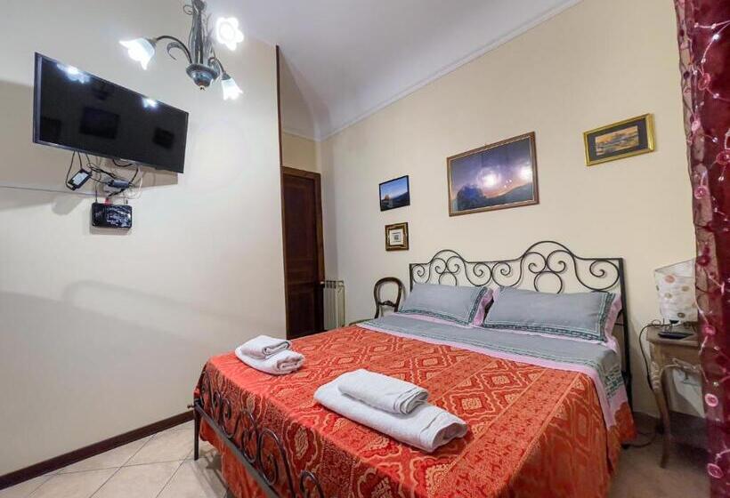 اتاق استاندارد چهار تخته, Dolmen House