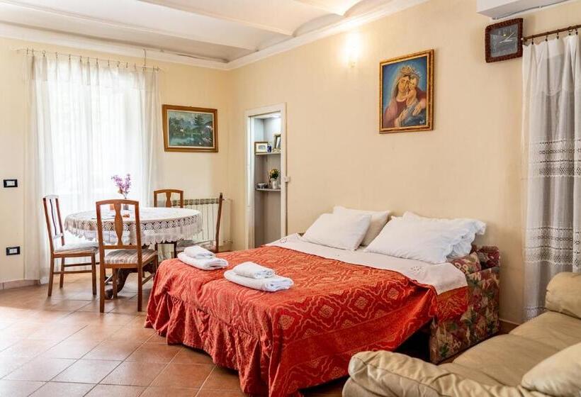 סטודיו סטנדרט עם מרפסת, Dolmen House