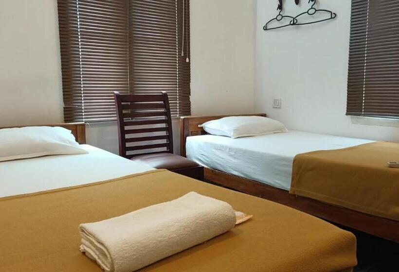 اتاق اکونومی, Janatha Homestay