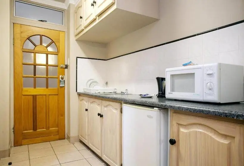 اتاق استاندارد, The Reef Apartments