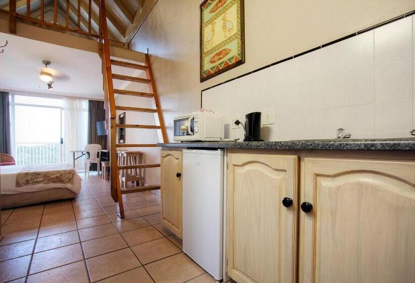 اتاق خانوادگی, The Reef Apartments