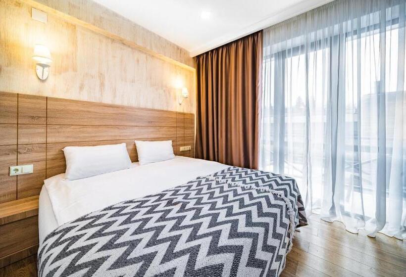 اتاق خانوادگی, Bm Plaza