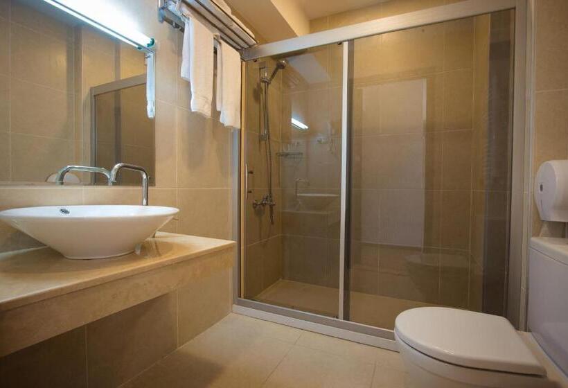 اتاق خانوادگی, Bm Plaza