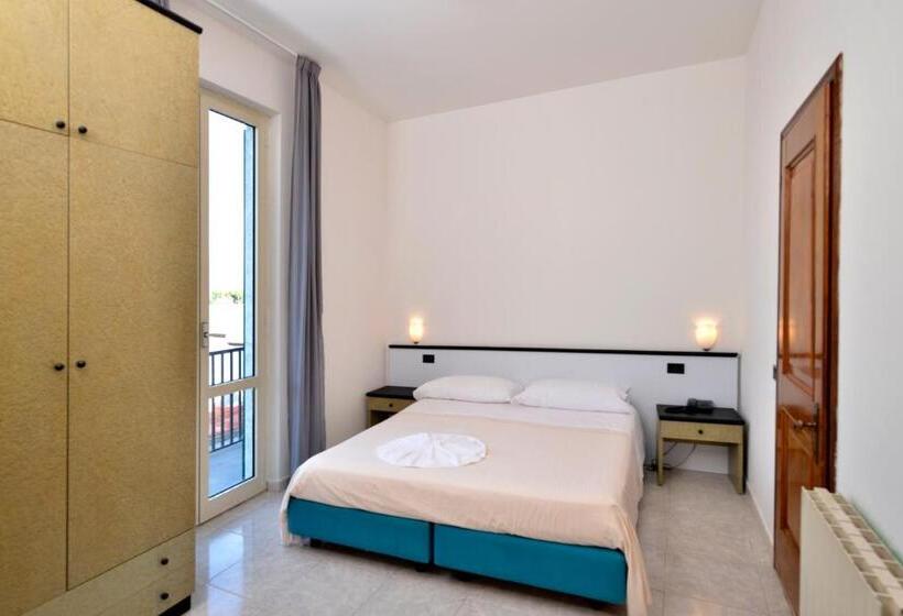 חדר סטנדרט לארבעה נוף לים, Garden Bocca Di Magra