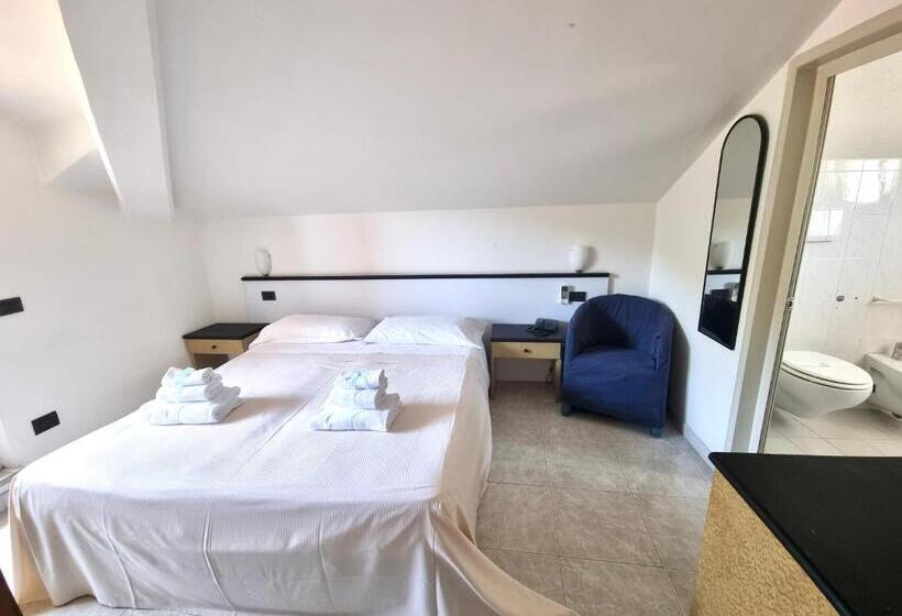 חדר בסיסי, Garden Bocca Di Magra