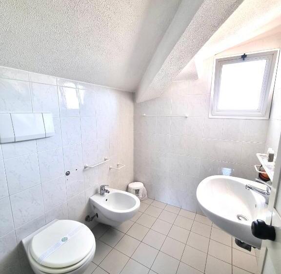 חדר בסיסי, Garden Bocca Di Magra