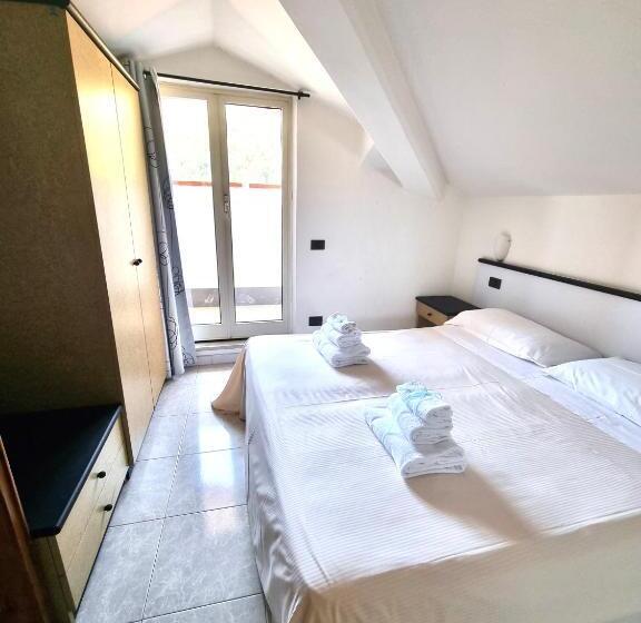 חדר בסיסי, Garden Bocca Di Magra