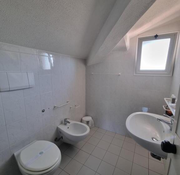 חדר בסיסי, Garden Bocca Di Magra