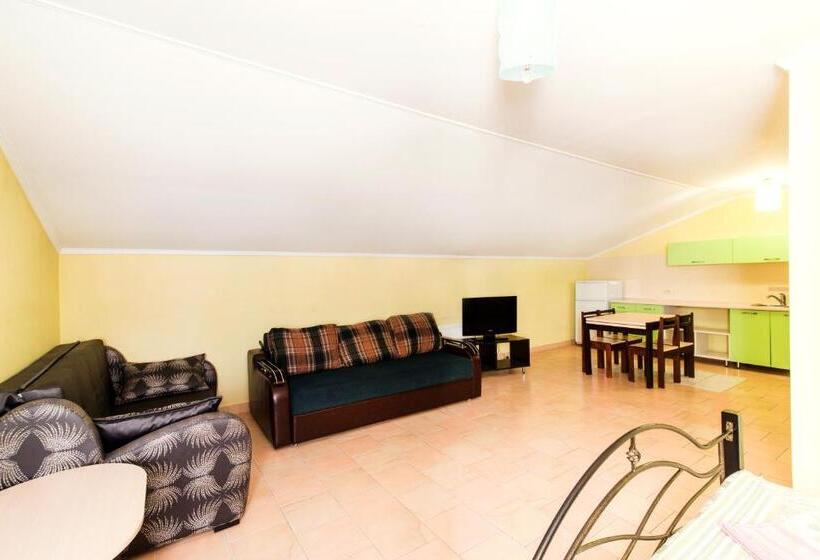 패밀리 룸, Inter