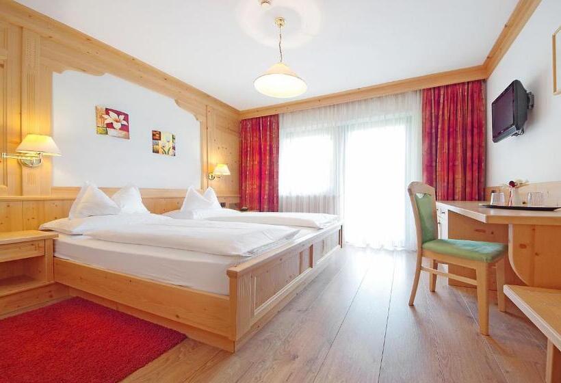 اتاق استاندارد با بالکن, Mountain B&b La Scalira