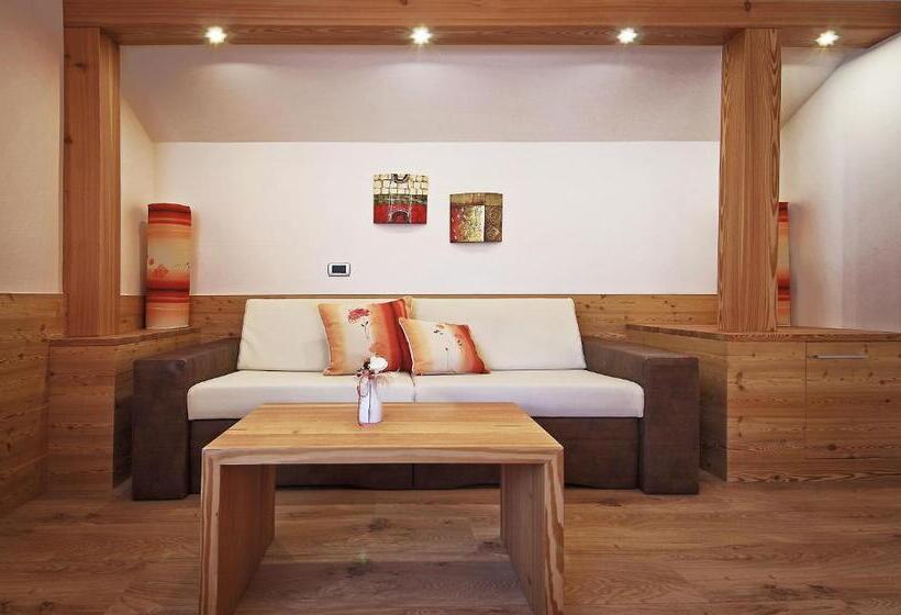 اتاق استاندارد سه تخته با بالکن, Mountain B&b La Scalira