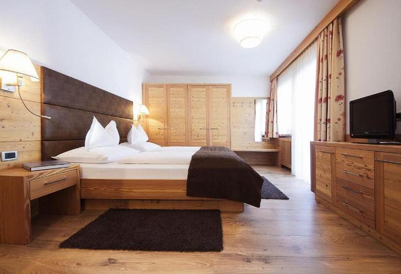 חדר סטנדרט לשלושה עם מרפסת, Mountain B&b   La Scalira