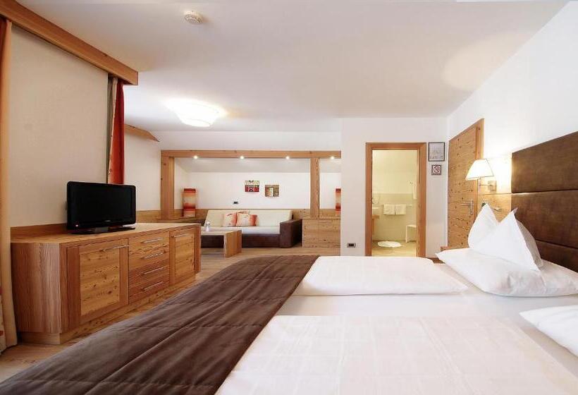 اتاق استاندارد سه تخته با بالکن, Mountain B&b La Scalira