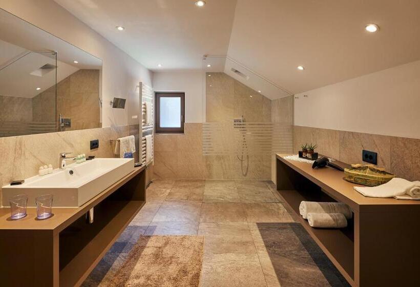 اتاق سوپریور سه تخته, Mountain B&b La Scalira