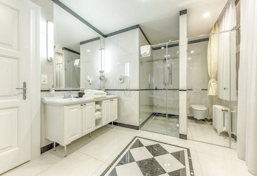 חדר סטנדרט, Royal Palace