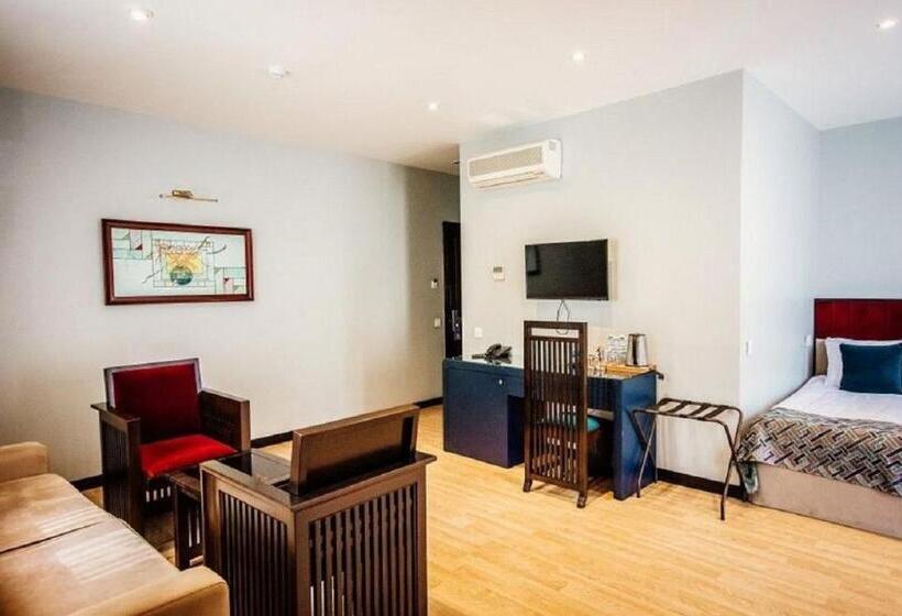 اتاق لوکس با بالکن, Vitrage