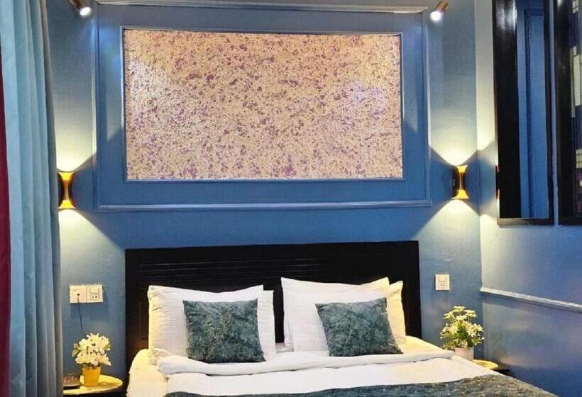 اتاق استاندارد سه نفره, Vitrage