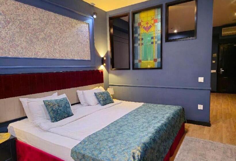 اتاق استاندارد سه نفره, Vitrage