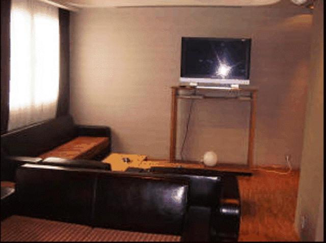 חדר סטנדרט לשלושה, Aegli