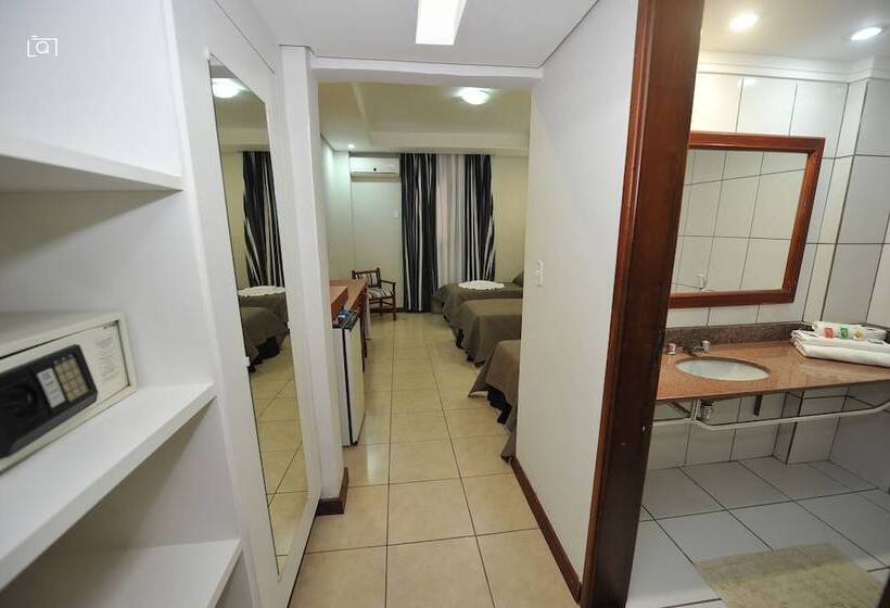 标准三人间, Barcelona