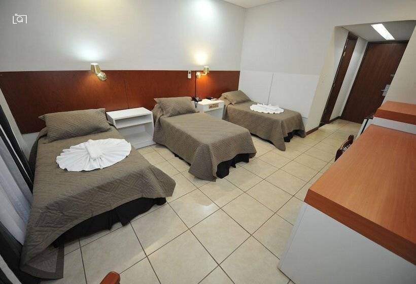 标准三人间, Barcelona