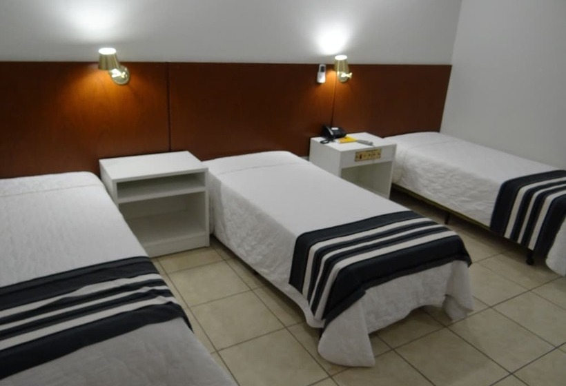 标准三人间, Barcelona