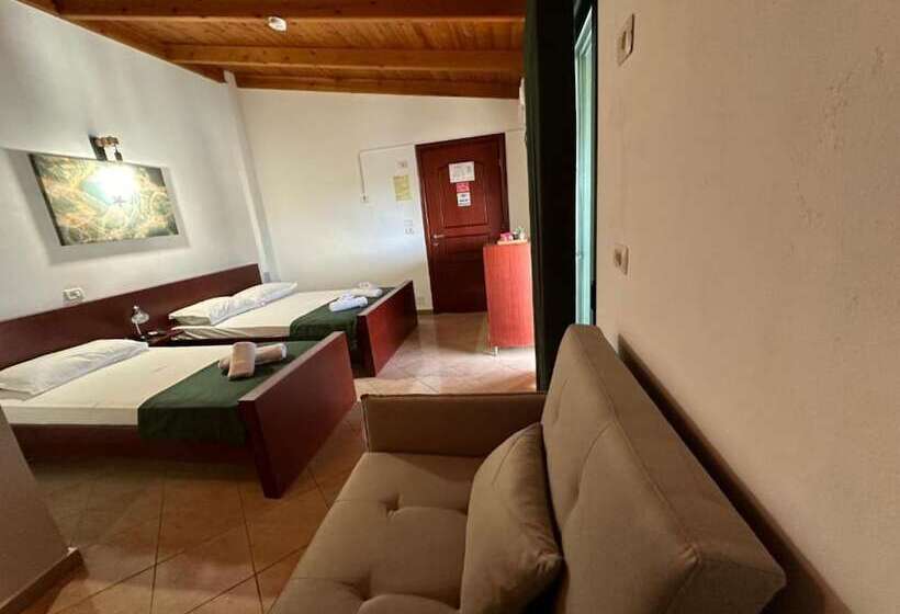 Quarto Quadruple Standart com Varanda, Bliss