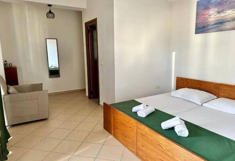 Quarto Triplo Standard com Balcão, Bliss