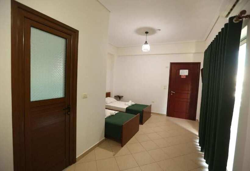 Quarto Triplo Standard com Balcão, Bliss