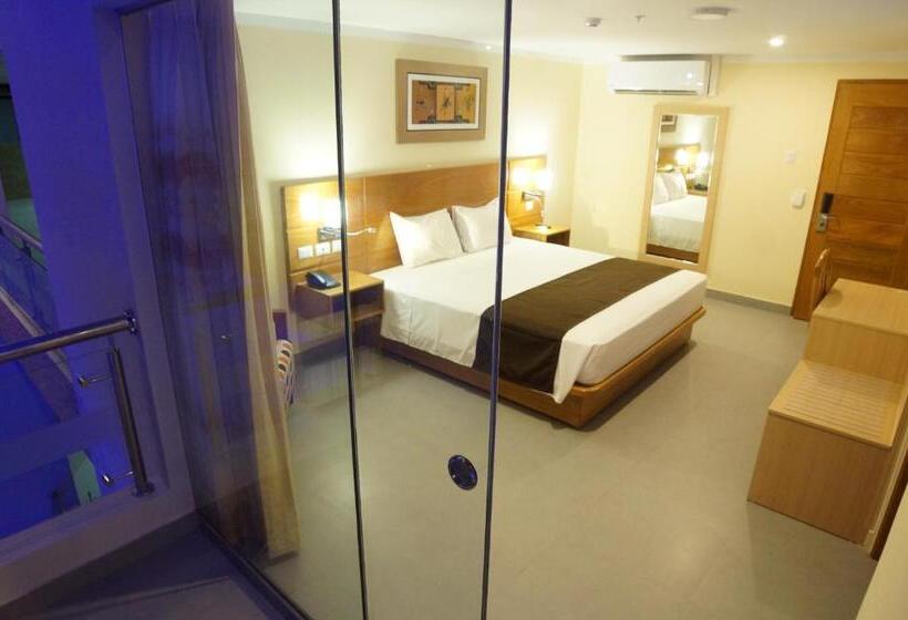 Номер Deluxe, águila Dorada Selva