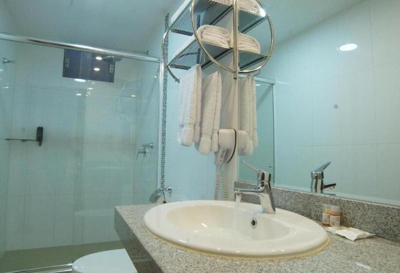 Полулюкс с Балконом, águila Dorada Selva